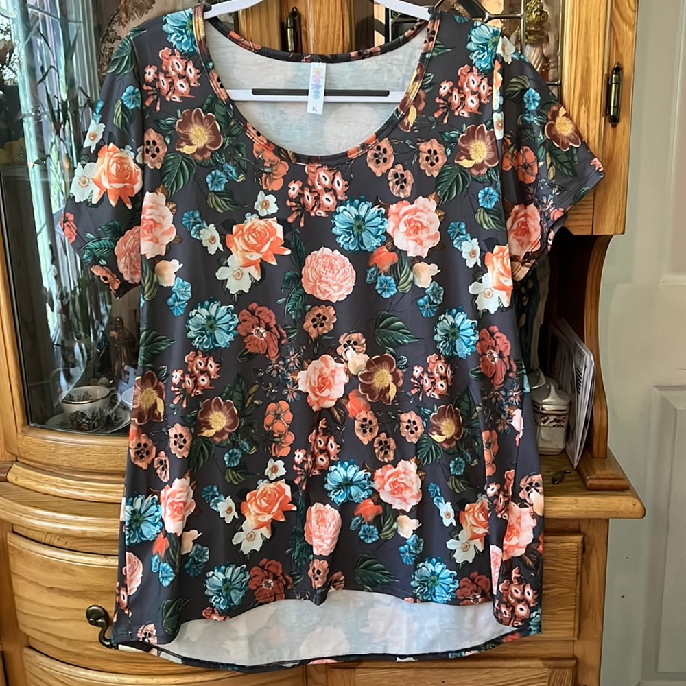 Super pretty Floral Tee XL